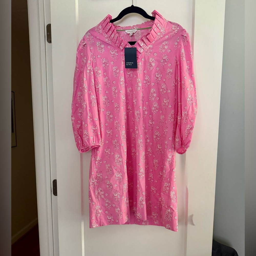 NWT Crown & Ivy pink floral dress W/ruffled collar, pockets. 3/4 sleeves. Sz L